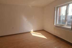 Helles WG-Zimmer in 4er WG im Herzen von Zuffenhausen – Markomannenstraße 27, 70435 Stuttgart – Vorschaubild 1