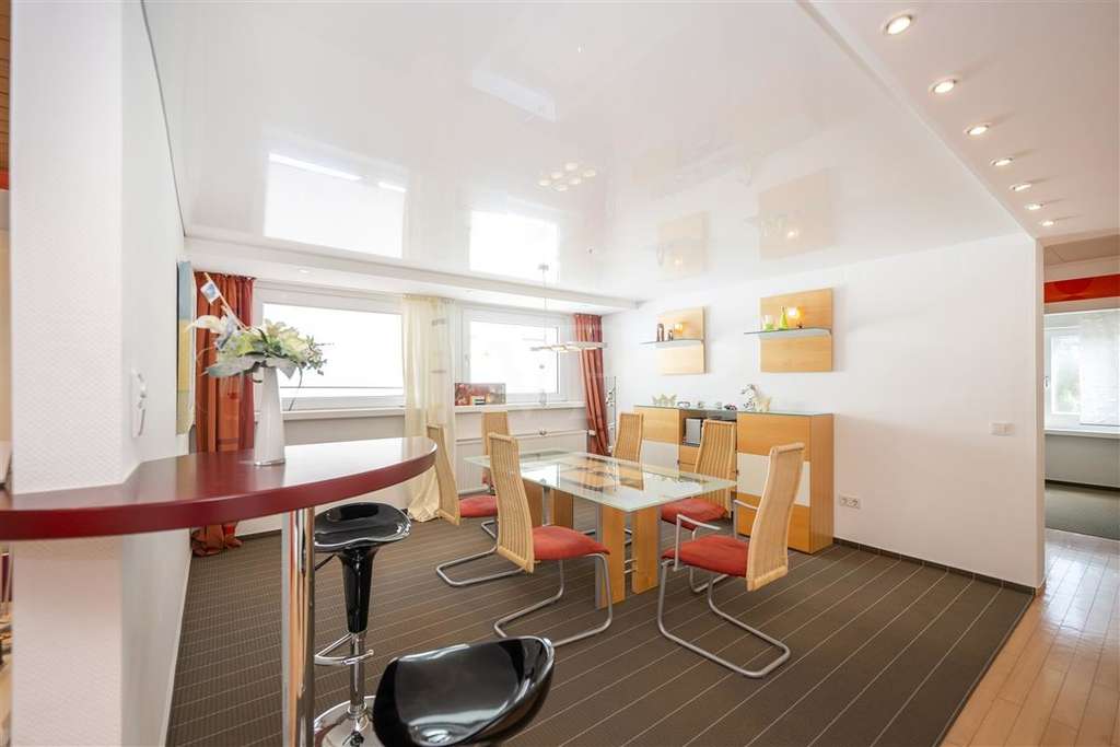 Immobilie in Wirges - Stilvolle Eigentumswohnung mit hochwertiger Einbauküche und Balkon in zentraler Lage - Bild 2