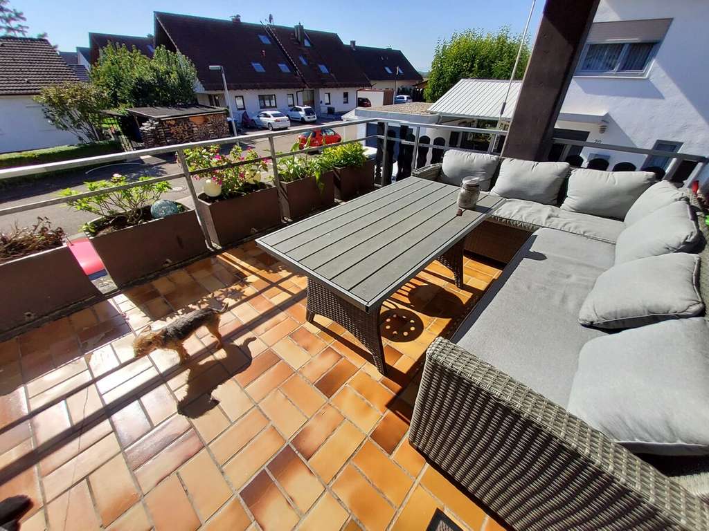 Immobilie in Breisach am Rhein - MFH (Doppelhaushälfte) mit 5 Wohnungen und Doppelgarage in Breisach-Niederrimsingen - Bild 3