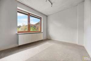 Bremen – Lindenhof | Sanierungsbedürftiges Reihenendhaus mit Anbau & 2 Garagen – Die vollständige Adresse der Immobilie erhältst du vom Anbieter., 28237 Lindenhof, Bremen – Vorschaubild 3