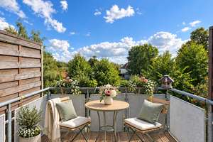 Ein Zuhause zum Ankommen – charmante 2-Zimmer-Dachgeschosswohnung mit Balkon! Bezugsfrei & renoviert – 13089 Heinersdorf, Berlin – Vorschaubild 1