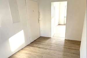 Umfangreich sanierte 3,5-Zimmer-Wohnung mit Balkon in Wiesbaden-Bierstadt  – Gleiwitzer Straße 9, 65191 Bierstadt, Wiesbaden – Vorschaubild 4