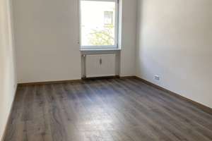 Ideal geschnittene 3-Zimmer-Wohnung mit separatem Esszimmer – Krimmerstraße 20, 63067 Messehalle, Offenbach am Main – Vorschaubild 2
