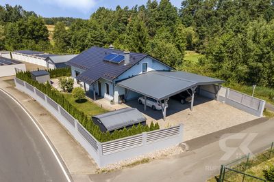 Exklusiver Bungalow/EFH mit Ausbaureserve, Carport und Wohnen ohne direkte Nachbarn in Störnstein