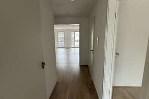 Moderne 3-Zimmer-Wohnung nahe BMW, EBK und 2 Balkonen und 2 Garagen – Fortnerstraße 22, 80933 Lerchenau-Ost, München – Vorschaubild 13