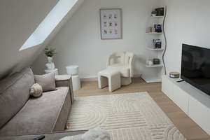     Helle, kernsanierte Dachgeschosswohnung in Toplage von Lappersdorf-Pielmühle
