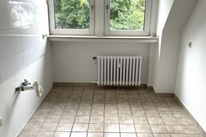 ***Schöne 2-Zimmer-Dachgeschosswohnung in Köln-Holweide*** – Schwabstraße 9, 51063 Holweide, Köln – Vorschaubild 3