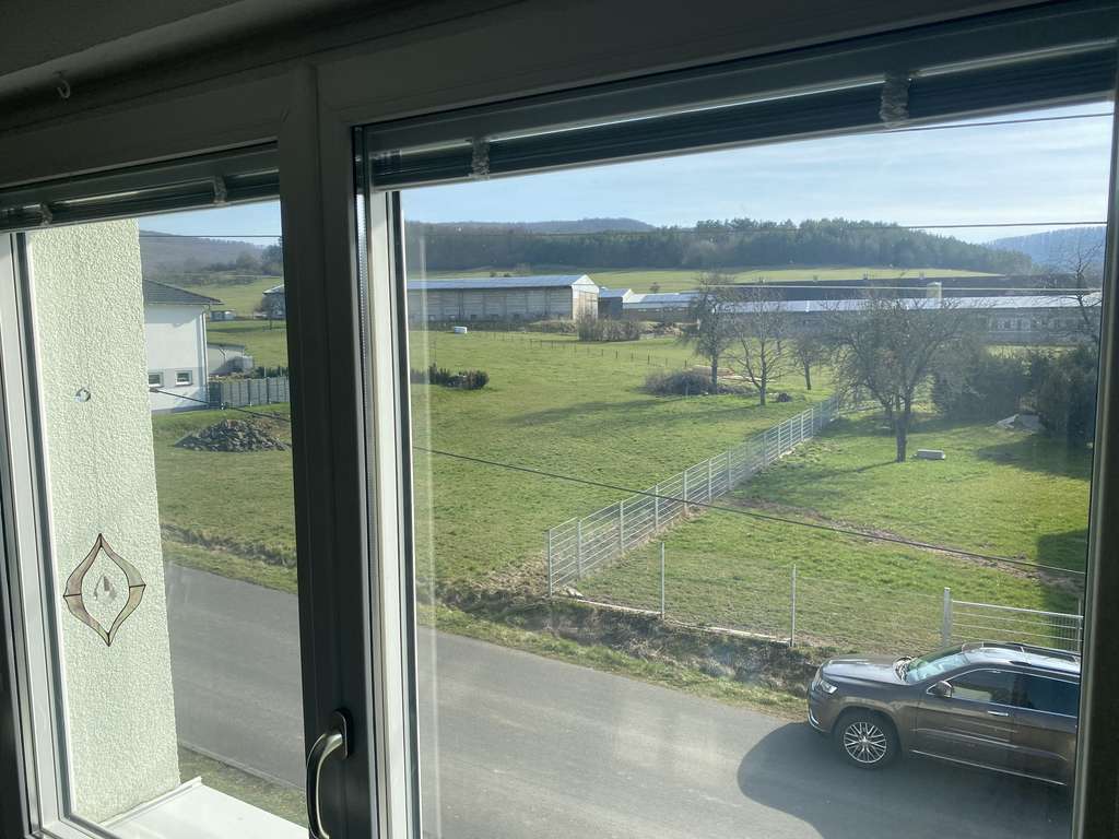 Immobilie in Dermbach - Modernisiertes Einfamilienhaus mit Garagen in Dermbach - Bild 2