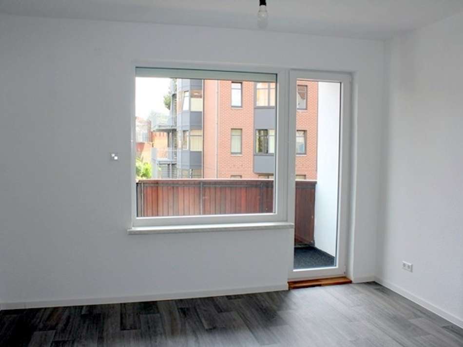 Schlafzimmer mit Balkonausgang