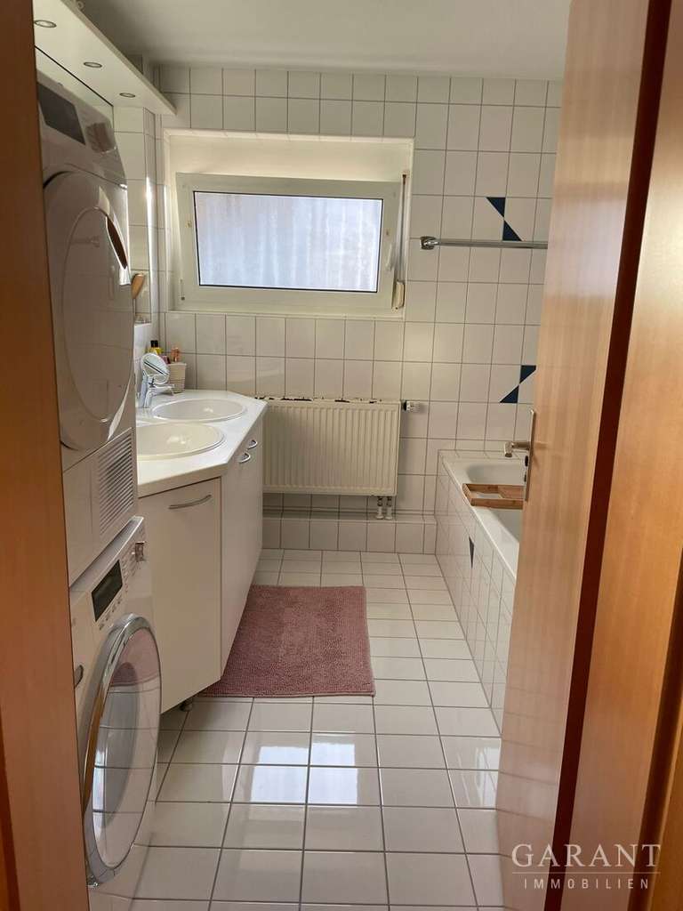 Immobilie in Böbingen an der Rems - Stilvoll Wohnen oder clever investieren - 3 1/2 Zi.-Whg. mit 2 Balkonen und Garage, in ruhiger Lage! - Bild 3