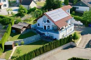 Lichtdurchflutetes Mehrfamilienhaus in einer traumhaft ruhigen Lage – Die vollständige Adresse der Immobilie erhältst du vom Anbieter., 88634 Herdwangen-Schönach – Vorschaubild 1