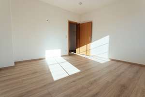Wohnen mit Charme: Sonnige 3-Zimmer-Wohnung mit Südbalkon in Stadtfeld-Ost – Freiherr-vom-Stein-Straße 32, 39108 Stadtfeld Ost, Magdeburg – Vorschaubild 7