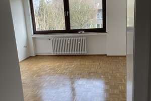 Sanierte Wohnung mit zweieinhalb Zimmern und Balkon in Essen – Tiefenbruchstraße 15, 45326 Altenessen-Süd, Essen – Vorschaubild 2