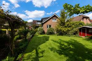 Schönes Zweifamilienhaus mit gepflegtem Garten in ruhiger Lage von Osnabrück-Haste – Die vollständige Adresse der Immobilie erhältst du vom Anbieter., 49090 Haste, Osnabrück – Vorschaubild 1