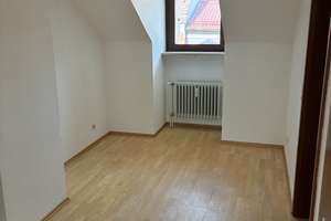 Helle 2,5 Zimmer DG Wohnung mit kleiner Dachterrasse in Nürnberg – Äußere Großweidenmühlstraße 39, 90419 Sandberg, Nürnberg – Vorschaubild 4