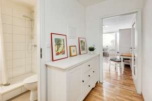 Modernisiertes & vollmöbliertes 1-Zi.-Appartement mit Süd-Loggia & hervorragender Anbindung – Landsberger Str. 291, 80687 St. Ulrich, München – Vorschaubild 3