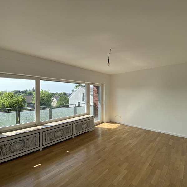 *** frisch renovierte 3-Zimmer-Wohnung - Echtholzparkett - Süd/West Balkon - Naturgarten ***