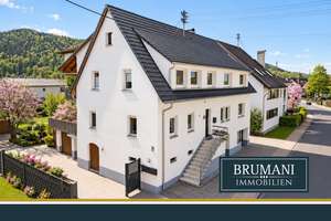 BRUMANI | Kernsaniertes Zweifamilienhaus in Waldkirch mit zusätzlichem Einnahmepotenzial – Die vollständige Adresse der Immobilie erhältst du vom Anbieter., 79183 Waldkirch – Vorschaubild 1