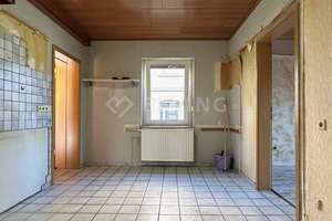 ZWEIFAMILIENHAUS | MEHRGENERATIONEN - WOHNEN | 2 GARAGEN | SIEGEN-NIEDERSCHELDEN – Die vollständige Adresse der Immobilie erhältst du vom Anbieter., 57080 Niederschelden, Siegen – Vorschaubild 3