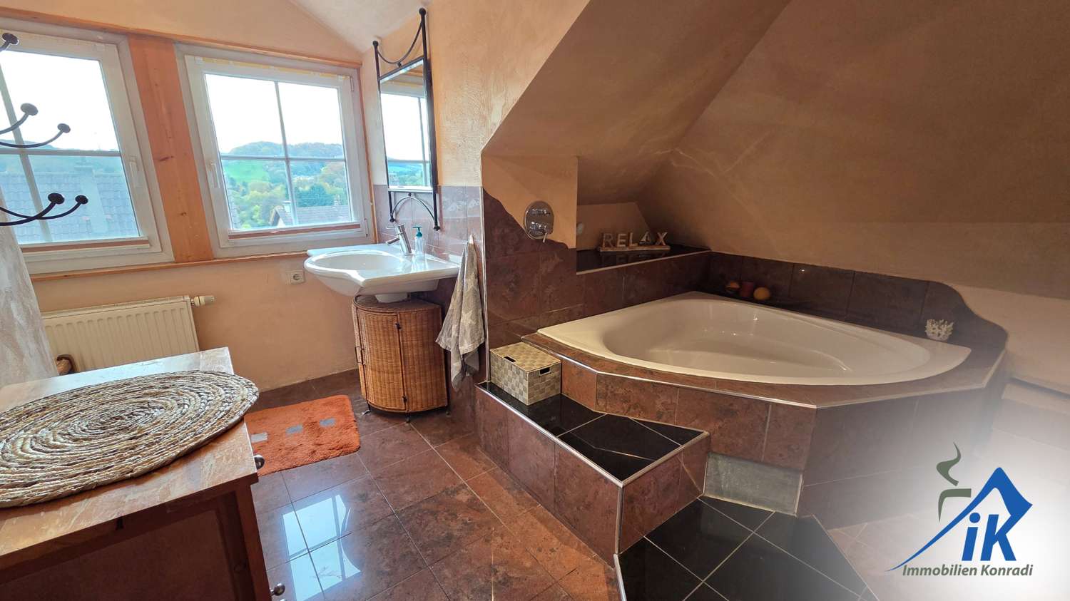 Immobilie in Ulmet - IK | Ulmet: Wohnen wie im Urlaub – Einfamilienhaus mit Traumgarten und Pool - Bild 1