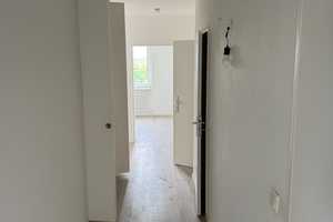 Helle 3-Zimmer-Wohnung in Duisburg mit zentraler Heizungsanlage – Friedrich-Ebert-Straße 15, 47198 Duisburg – Vorschaubild 3