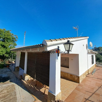 Chalet auf rustikalem Grundstück mit Pool