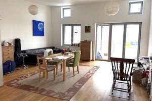 Lichtdurchflutete  Wohnung mit Südbalkon und Alpenblick