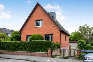 Freistehendes Einfamilienhaus -ideal für Familien – Die vollständige Adresse der Immobilie erhältst du vom Anbieter., 24113 Hassee, Kiel – Vorschaubild 2