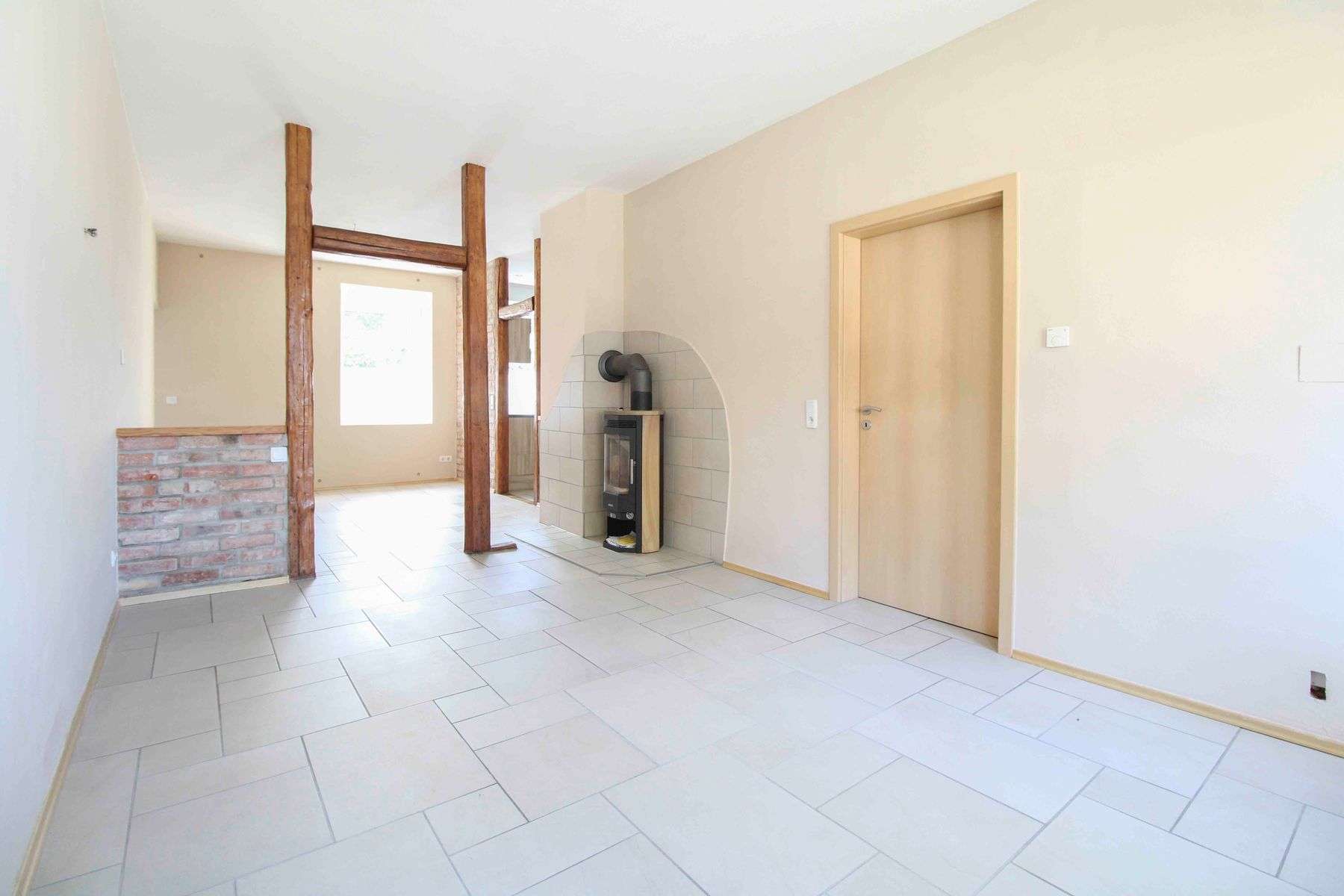 Großes Grundstück mit Zweifamilienhaus – ideal für Familien & Mehrgenerationen, Börde Kreis – Bild 2