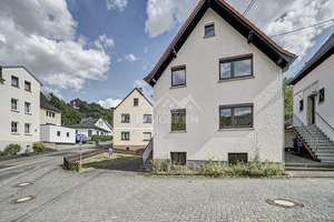 Kleines Haus mit Charme und Potenzial – ideal für Handwerker und Individualisten – 56588 Waldbreitbach – Vorschaubild 1