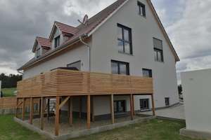 Wohnen mit Charakter: Neuwertige Doppelhaushälfte in Reichertshausen Ortsteil.
KfW 55 Standard – Die vollständige Adresse der Immobilie erhältst du vom Anbieter., 85293 Reichertshausen – Vorschaubild 8