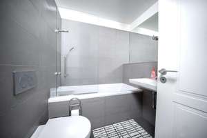 Barrierefreie 3-Raum-Wohnung mit 2 Bädern in saniertem Altbaukomplex am Schlosspark Charlottenburg – Die vollständige Adresse der Immobilie erhältst du vom Anbieter., 14059 Charlottenburg, Berlin – Vorschaubild 8