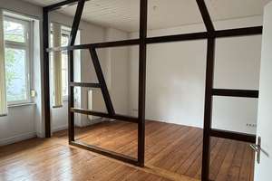 Stilvolle 3-Zimmer-Wohnung mit Holzdielen & Fachwerk-Charme nahe Wiesbadener Innenstadt  – Wiesbadenerstrasse 46, 65199 Dotzheim, Wiesbaden – Vorschaubild 1