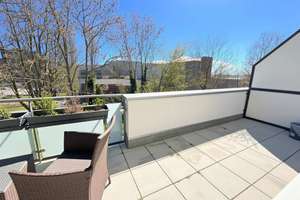 HH-EPPENDORF : 2-ZIMMER-ENDETAGE  MIT TIEFGARAGENSTELLPLATZ UND GROßER SÜD-WEST TERRASSE, VERMIETET! – Die vollständige Adresse der Immobilie erhältst du vom Anbieter., 20251 Eppendorf, Hamburg – Vorschaubild 3