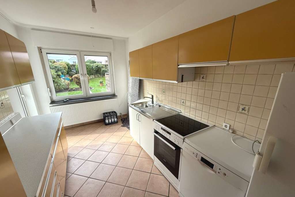 Immobilie in Schwalbach - Schwalbach: "Kinder willkommen" - hier scheint für die junge Familie die Sonne direkt ins Haus! - Bild 2