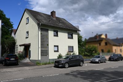 Dreifamilienhaus mit Nießbrauchrecht im Erdgeschoss – solide Kapitalanlage mit langfristiger Pers