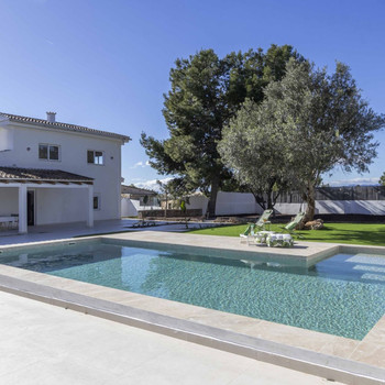 Reformierte freistehende Villa mit großem Garten und Pool in La Pobla de Vallbona