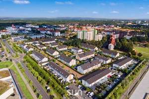 KOMFORT TRIFFT NACHHALTIGKEIT IN HANAU-LAMBOY - RMH mit Garten, 2 Stellplätzen & Effizienzklasse A+ – Die vollständige Adresse der Immobilie erhältst du vom Anbieter., 63452 Lamboy, Hanau – Vorschaubild 1