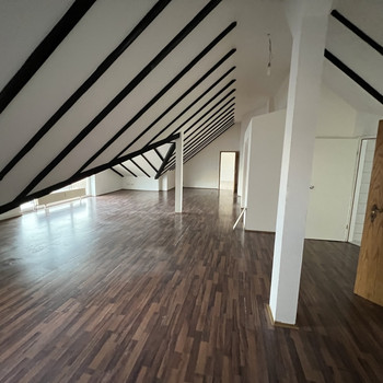 *Über den Dächern von Eppinghofen* 4-Zimmer DG-Wohnung in zentraler Lage*