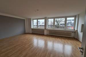 Großzügige helle 3-4-Raum-Wohnung mit Balkon und Aufzug / 3er WG geeignet – Wilhelmstr. 46, 52070 Kaiserplatz, Aachen – Vorschaubild 2