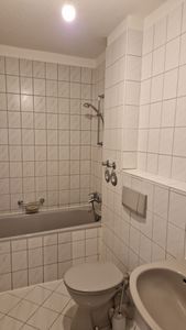 Super geschnittenes Appartement mit Balkon und Garage