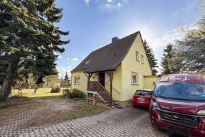 *bezugsfrei* 123 m² Wohnfläche auf zwei Etagen I 985 m² Grundstück I Garage I ausgebauter Keller – Die vollständige Adresse der Immobilie erhältst du vom Anbieter., 4207 Grünau-Siedlung, Leipzig – Vorschaubild 2