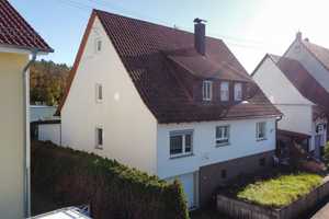 Großzügiges Wohnhaus mit Ausbaupotenzial, Wintergartenanbau und 3 Garagen – Zollernalbkreis – Vorschaubild 1