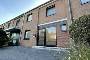 Frisch renoviertes und großzügiges Traumhaus in Bestlage Krefeld-Fischeln ab 15.08.2025