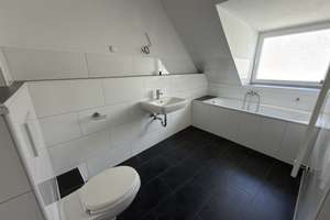 Großzügige 4-Raum Dachgeschosswohnung mit Balkon – Glockenstraße 42, 45359 Frintrop, Essen – Vorschaubild 6