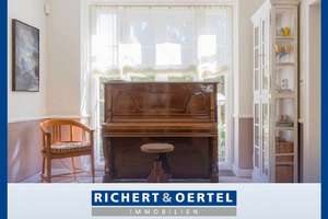 Traumvilla mit Gästehaus und großem Grundstück