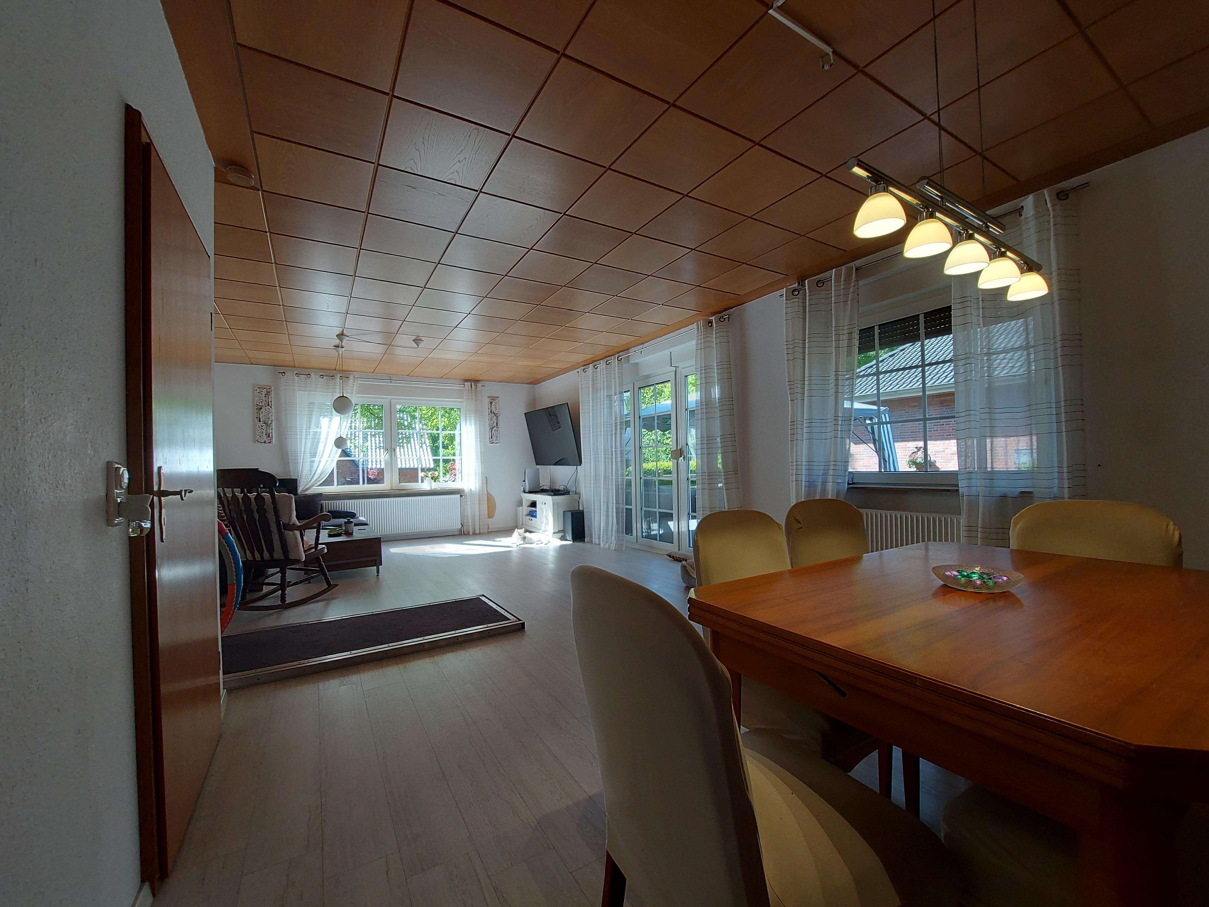 Immobilie in Burg (Dithmarschen) - Schmuckes Einfamilienhaus mit Garten, Garage und großer PV-Anlage im Luftkurort Burg (Dithmarschen) - Bild 0