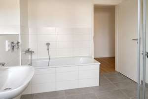 3 Raum-Wohnung mit Loggia (Balkon), Badewanne+Dusche, Bezug ab 01.08.2026 – Rowena-Morse-Str. 24, 7743 Zwätzen, Jena – Vorschaubild 11