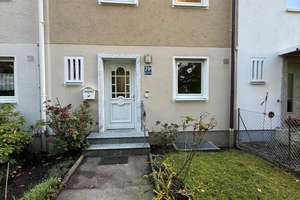 Modernisiertes Reihenhaus mit Terrasse & Garten in begehrter Lage von Obermenzing – Garage inklusive – Kaspar-Kerll-Straße 24a, 81247 Obermenzing, München – Vorschaubild 1