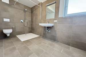 Penthouse mit Weitblick: Exklusive Dachterrasse, offene Designküche und lichtdurchflutete Räume – Von-Hünefeld-Straße 20+22, 89231 Neu-Ulm – Vorschaubild 11